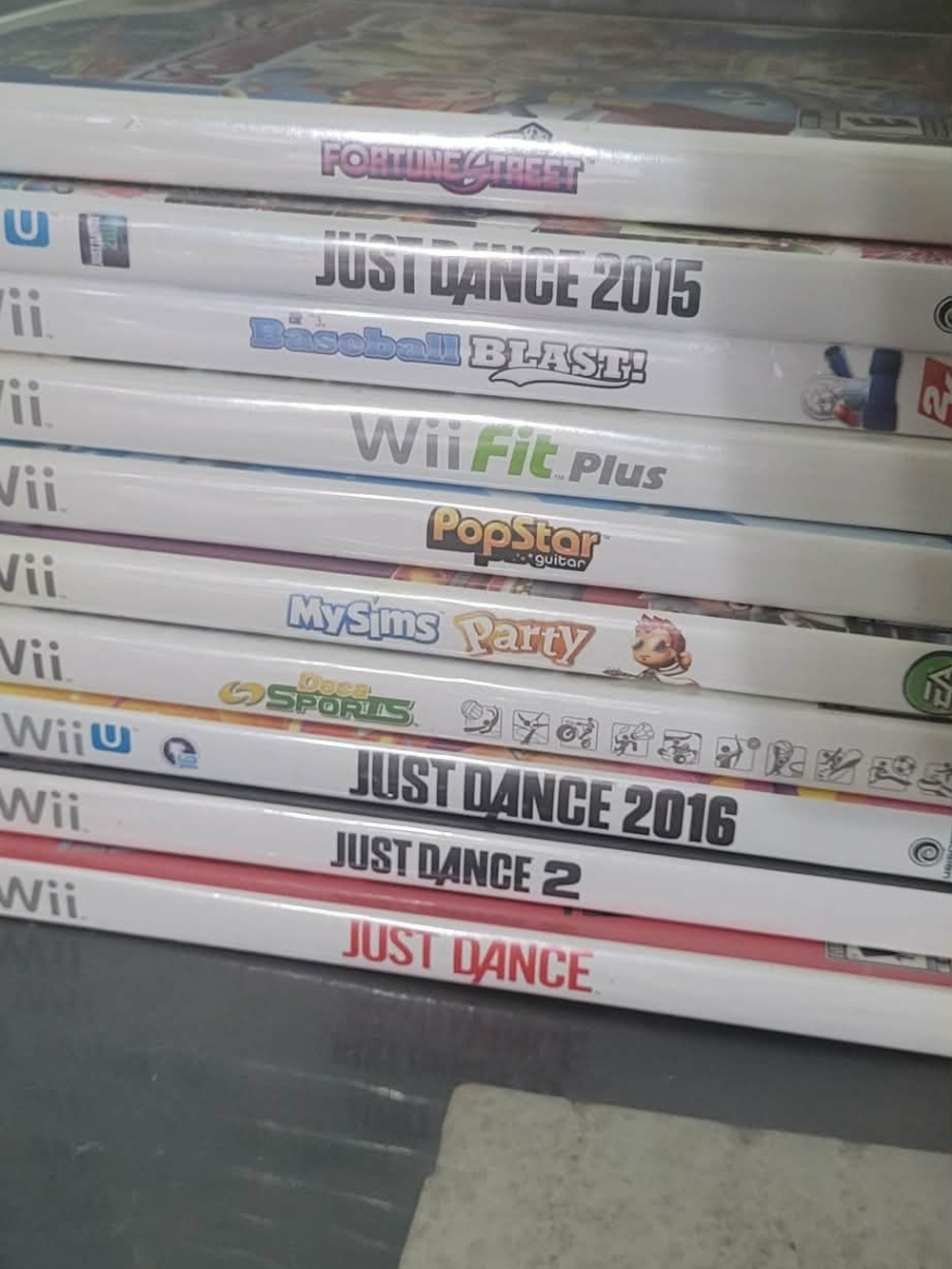 10 Nintendo Wii Game Bundle with White Spine Cases